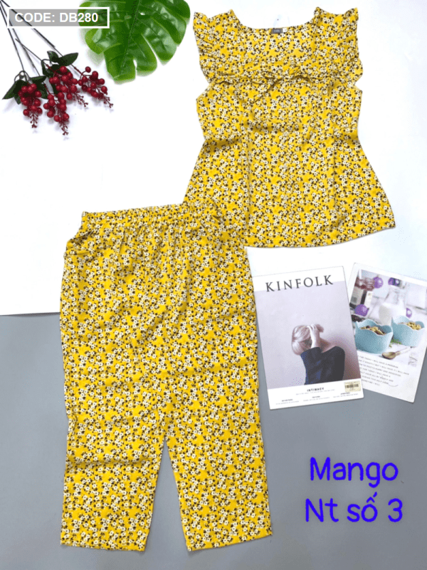 Đồ bộ họa tiết hoa quần đùi vải mango - DB280