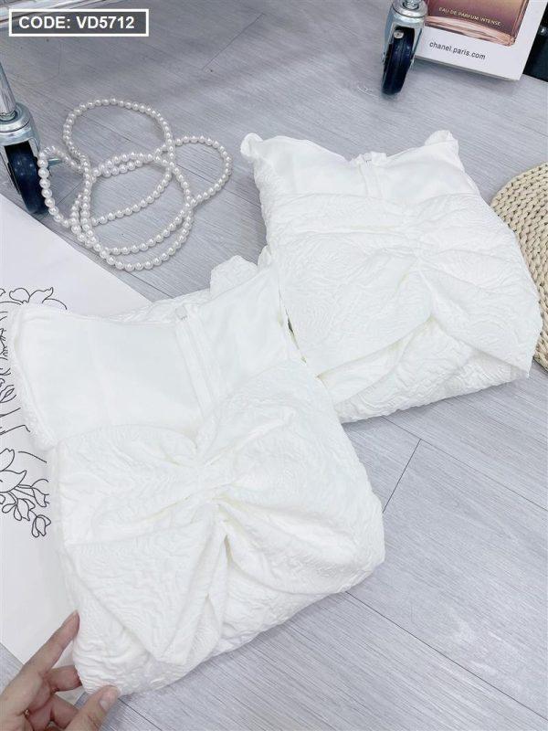 Đầm trắng vải gấm hoa cổ vuông nơ ngực - VD5712