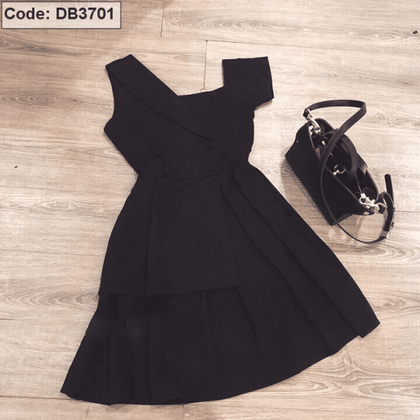 Đầm xòe lệch vai nút bọc màu đen